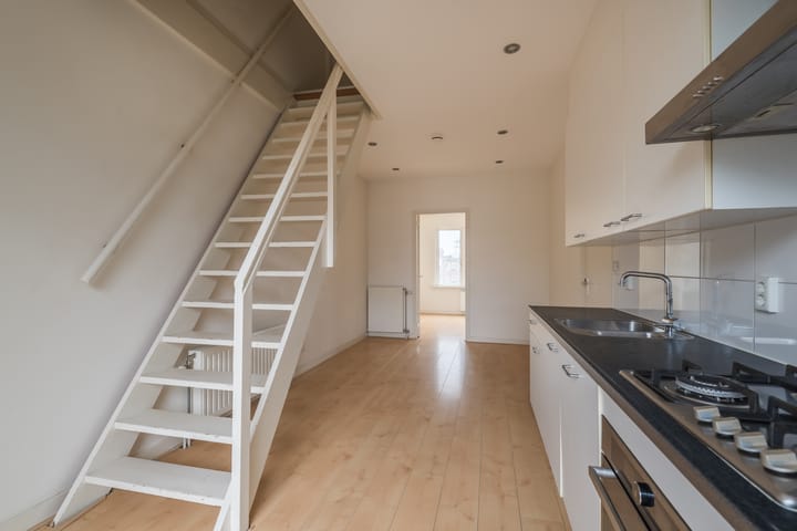 Foto 12 van Waalstraat 24-3