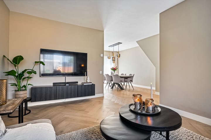 Foto 2 van Larixplein 1