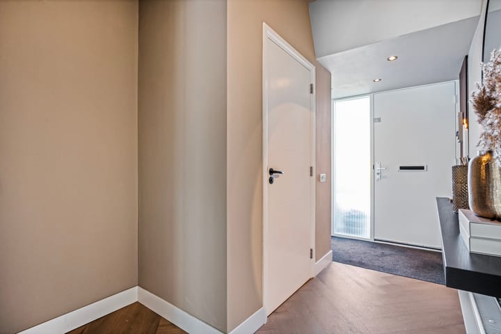 Foto 9 van Larixplein 1