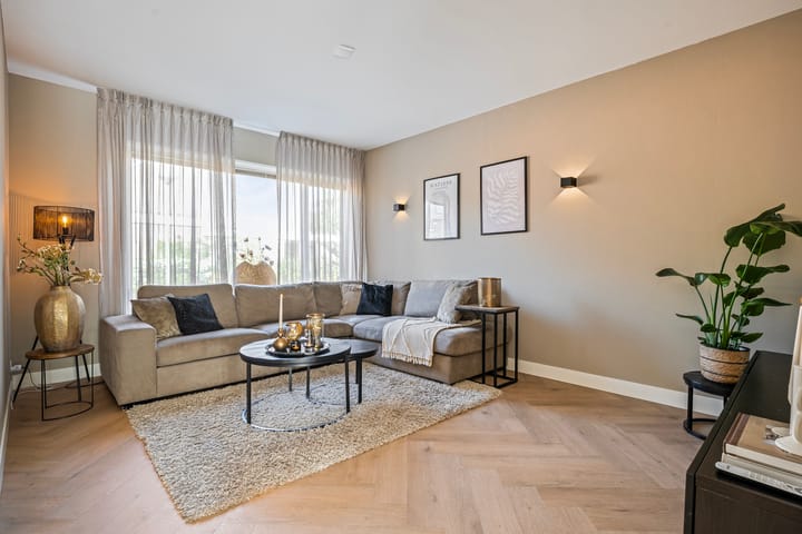 Foto 11 van Larixplein 1