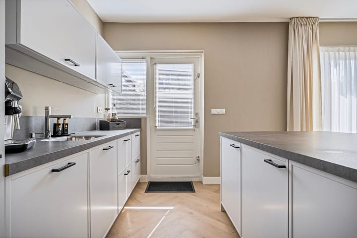 Foto 17 van Larixplein 1