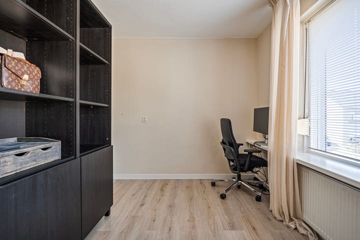 Foto 25 van Larixplein 1