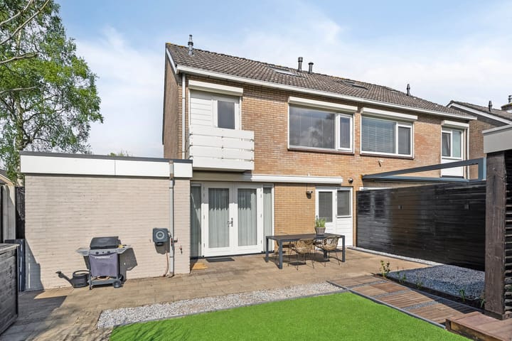 Foto 40 van Larixplein 1