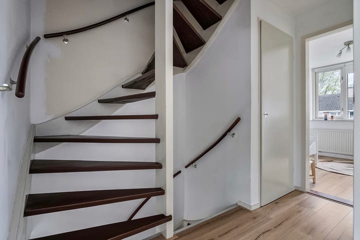 Photo 13 of Meindert Hobbemastraat 4