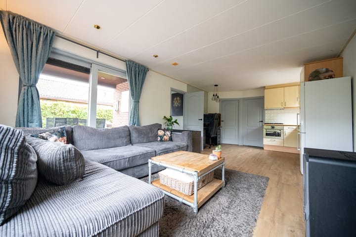 Foto 15 van Rodeschuurderwegje 11-13