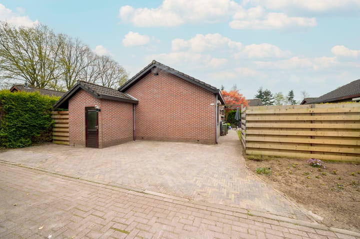 Foto 33 van Rodeschuurderwegje 11-13