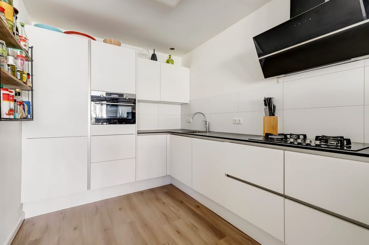 Photo 13 of Spoorstraat 49-D