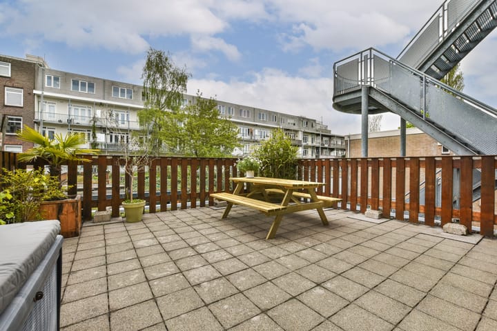 Foto 18 van Jan van Riebeekstraat 9-1