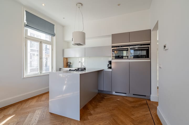 Photo 11 of Sarphatistraat 528