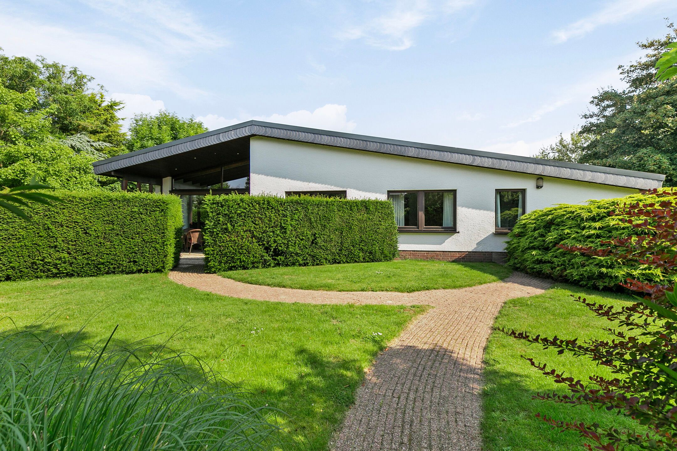 3-bedroom freehold villa in Domburg — photo 1 of 5