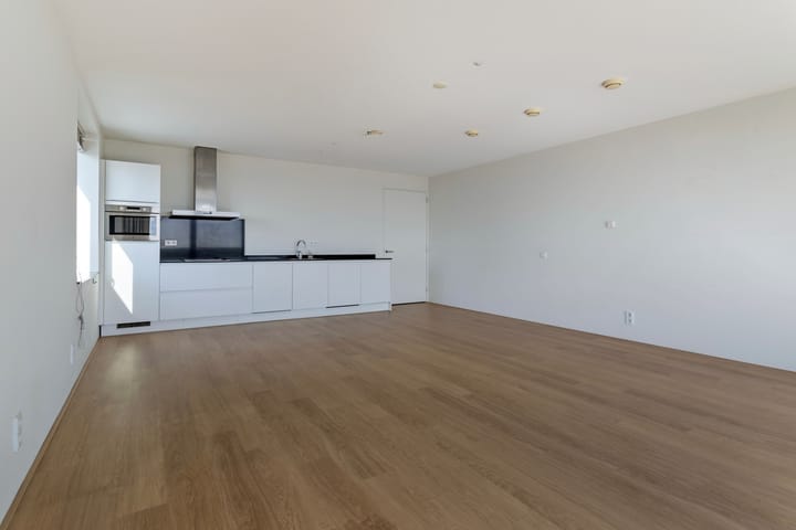 Photo 4 of Anna van Buerenplein 192