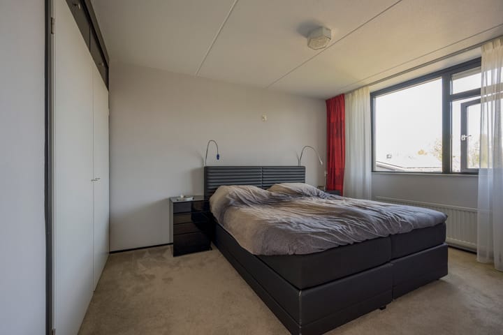 Photo 13 of Isaac Sweersstraat 25