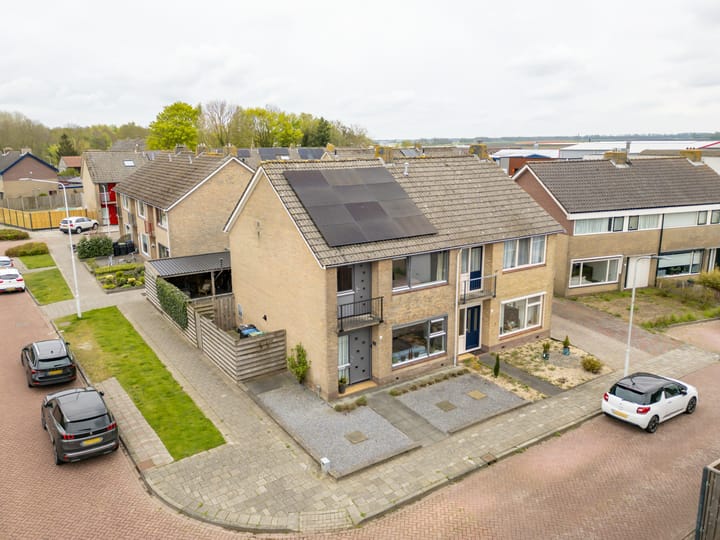 Photo 4 of Botter 18