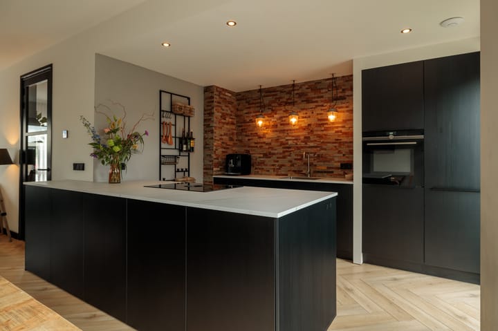 Photo 11 of Botter 18