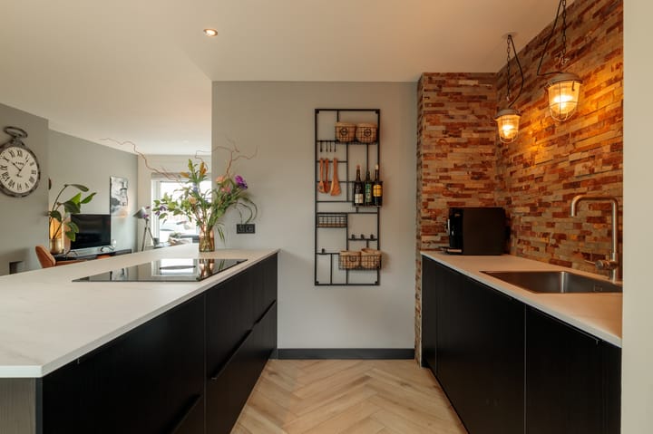 Photo 13 of Botter 18