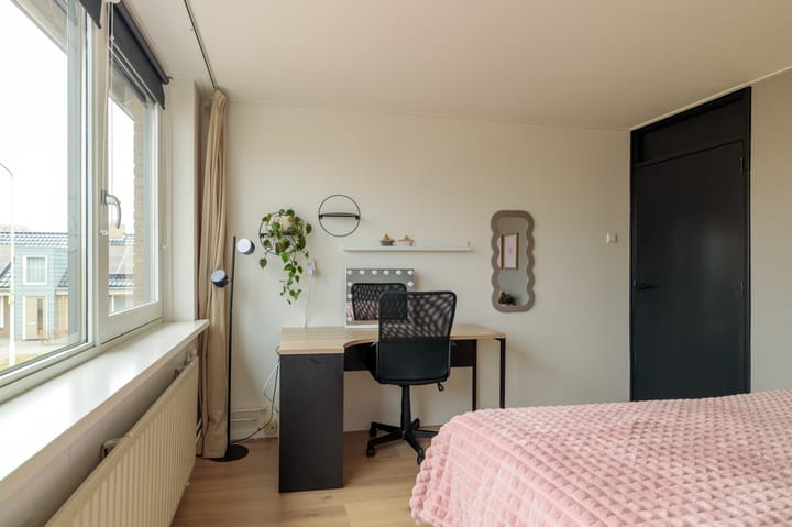 Photo 38 of Botter 18