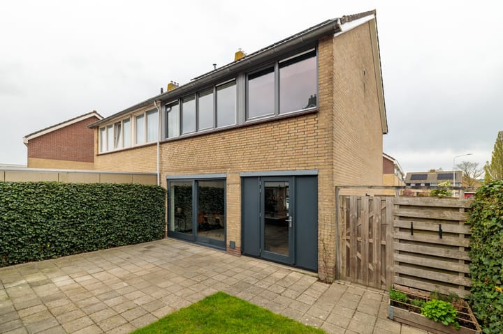 Photo 45 of Botter 18