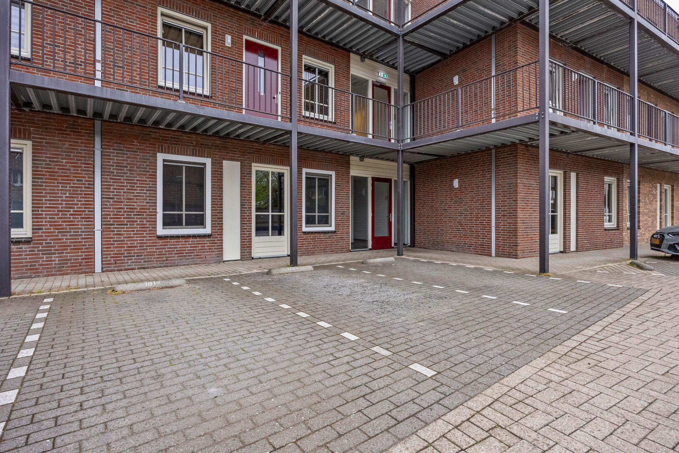 Foto 24 van Berghemseweg 179-C