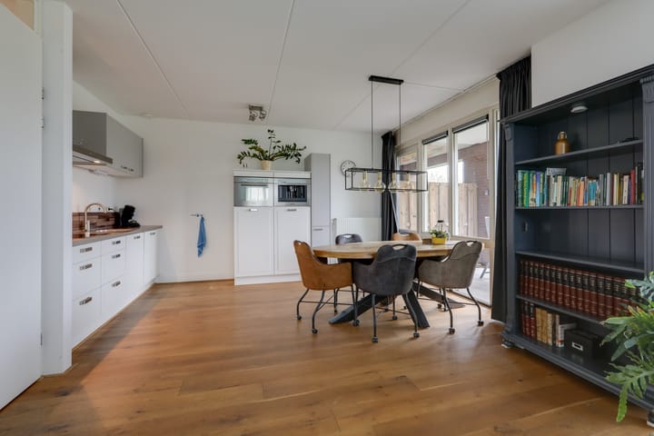 Photo 18 of Robert Josephstraat 4