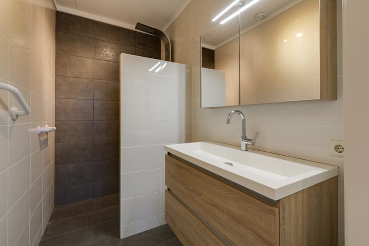 Photo 28 of Robert Josephstraat 4