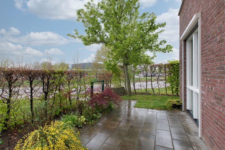 Photo 36 of Robert Josephstraat 4