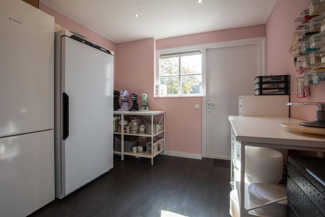 Photo 28 of Oosteinderweg 465