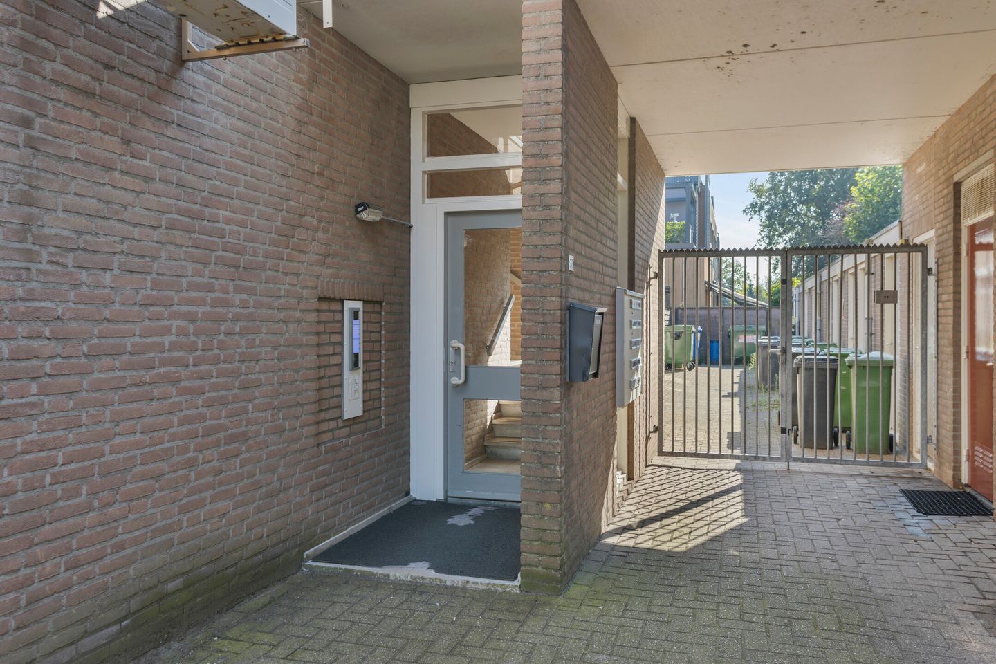 Photo 34 of Hugo de Grootstraat 9