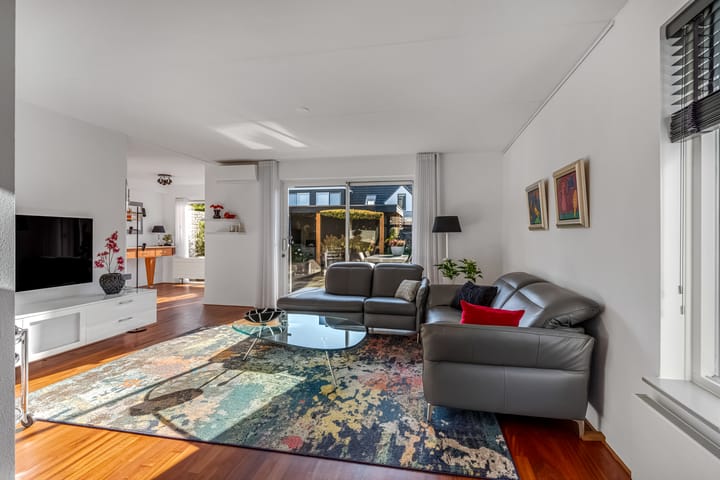 Photo 2 of James Grieve 3