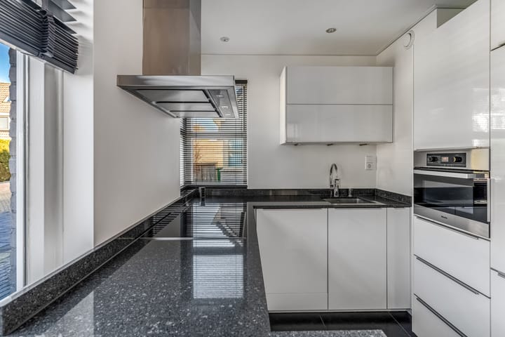 Photo 16 of James Grieve 3