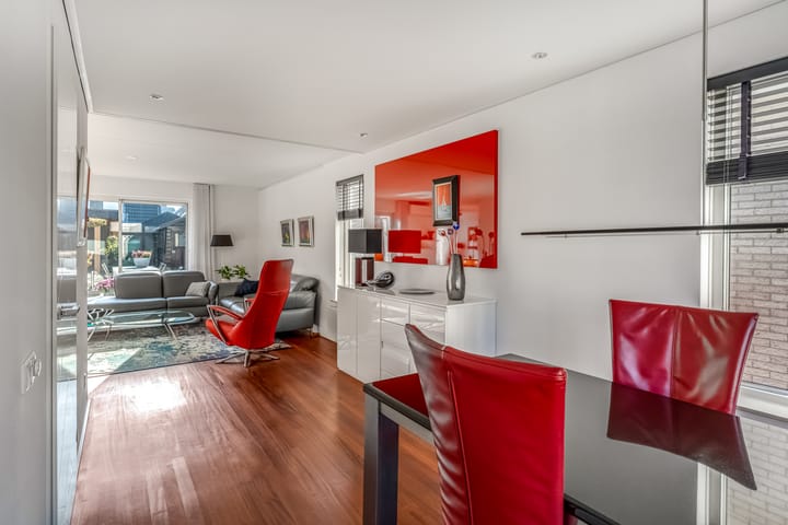 Photo 17 of James Grieve 3