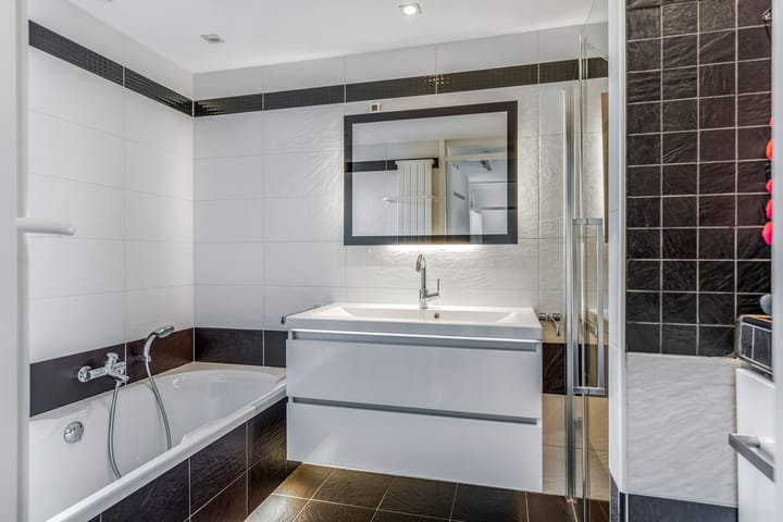 Photo 21 of James Grieve 3