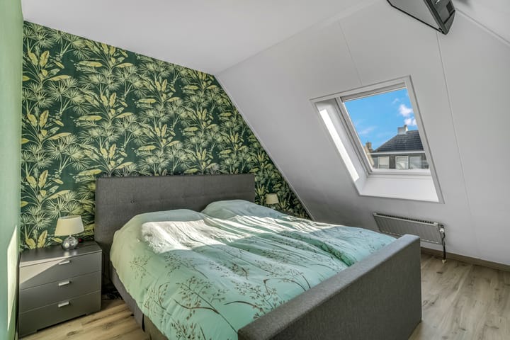 Photo 23 of James Grieve 3