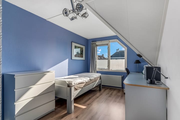 Photo 28 of James Grieve 3