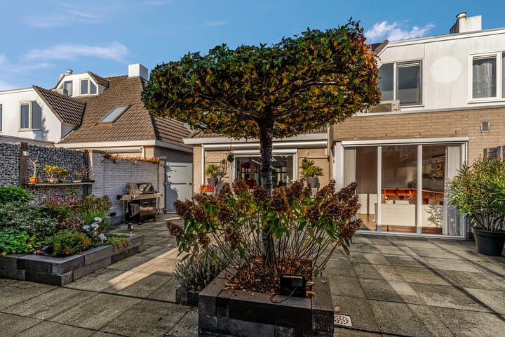 Photo 36 of James Grieve 3