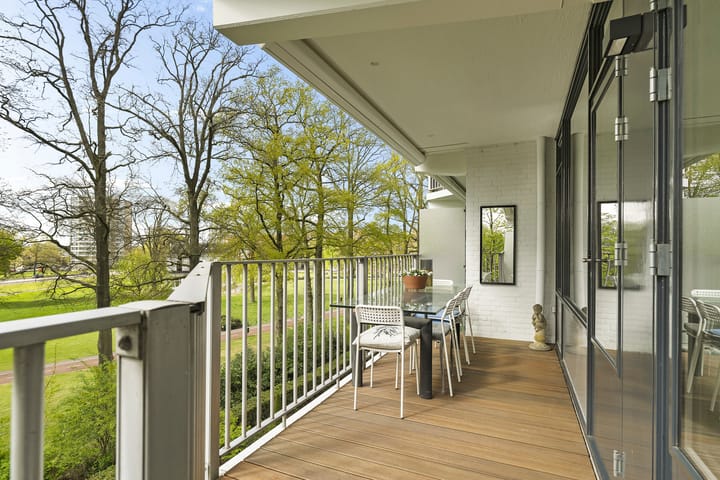 Foto 26 van Marthalaan 2-305