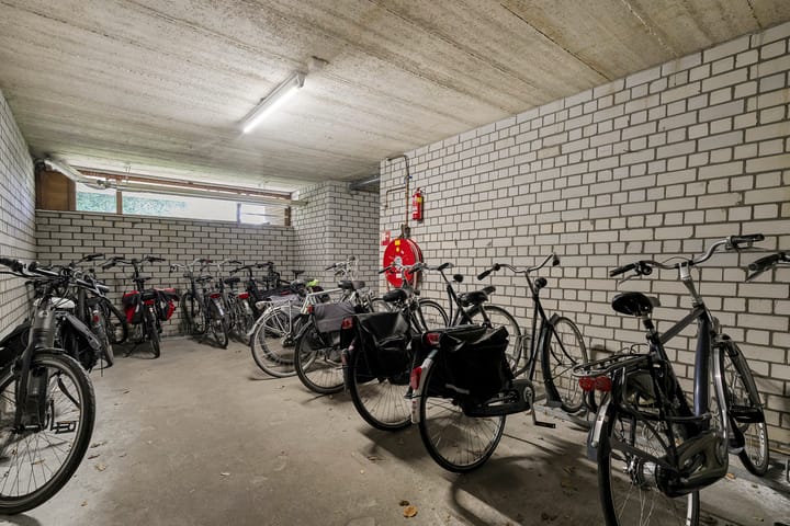 Foto 34 van Marthalaan 2-305