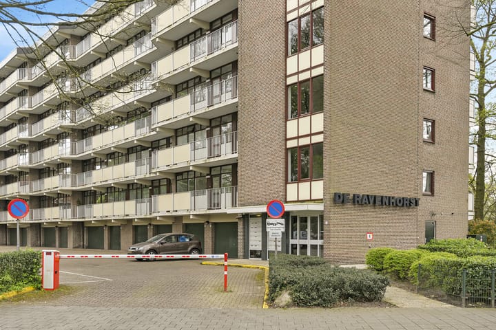 Foto 39 van Marthalaan 2-305