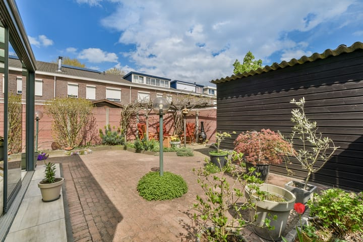 Foto 12 van A. Roland Holststraat 49