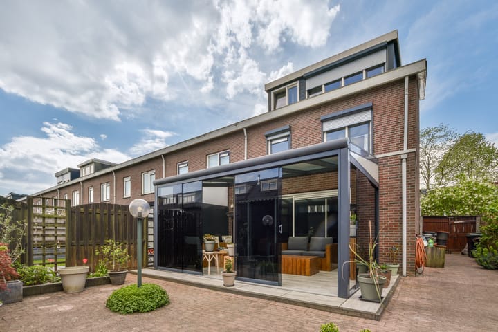 Foto 15 van A. Roland Holststraat 49