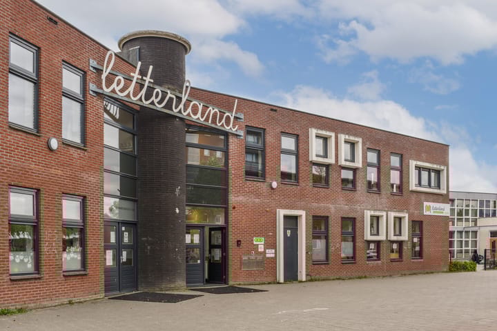 Foto 33 van A. Roland Holststraat 49