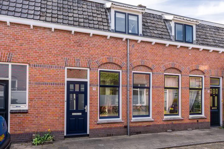 Photo 1 of Van der Helststraat 19
