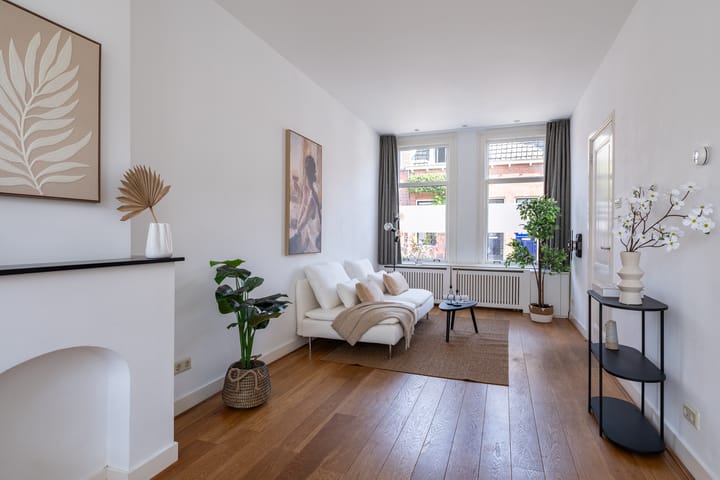 Photo 2 of Van der Helststraat 19