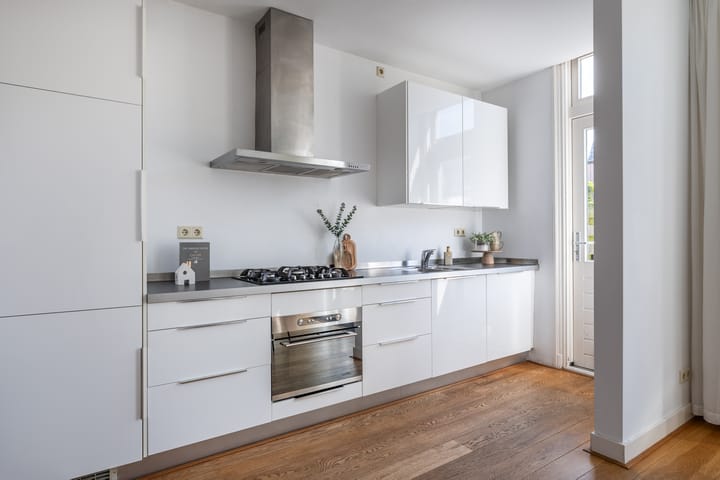 Photo 7 of Van der Helststraat 19