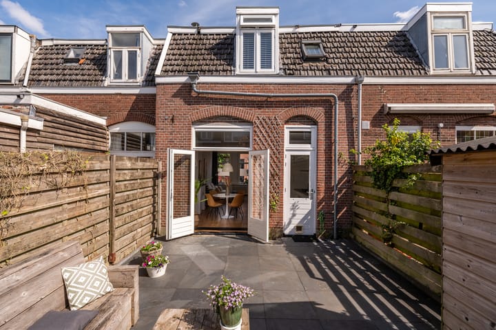 Photo 10 of Van der Helststraat 19