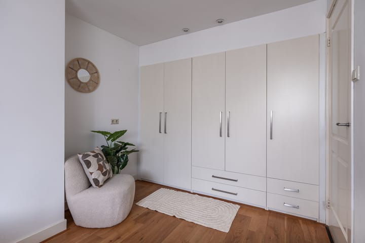 Photo 13 of Van der Helststraat 19