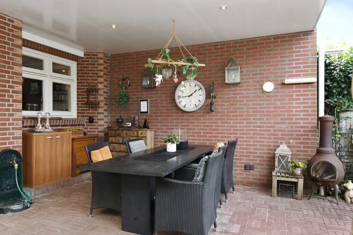 Photo 32 of Biest 17