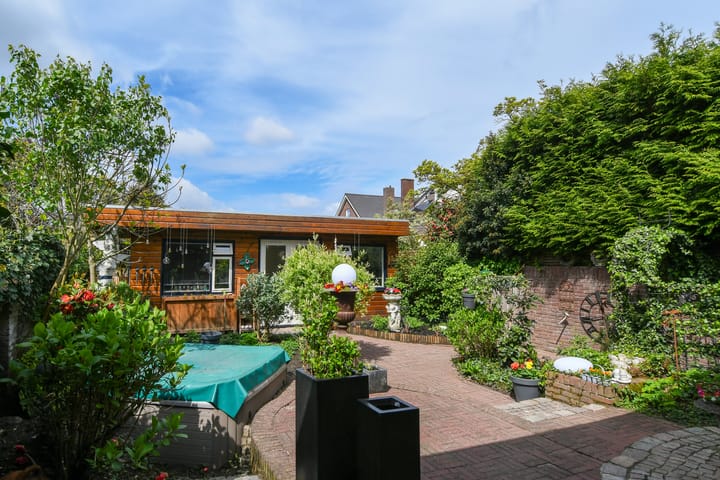 Photo 33 of Biest 17