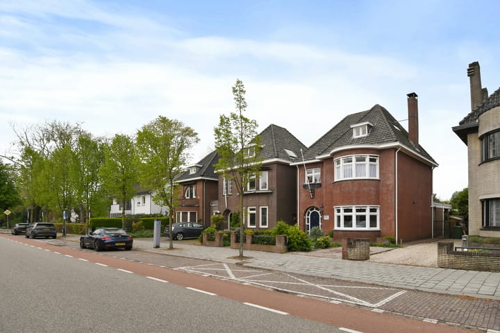 Photo 39 of Biest 17