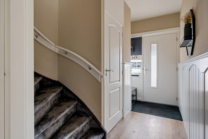 Photo 5 of Van Ommenstraat 25