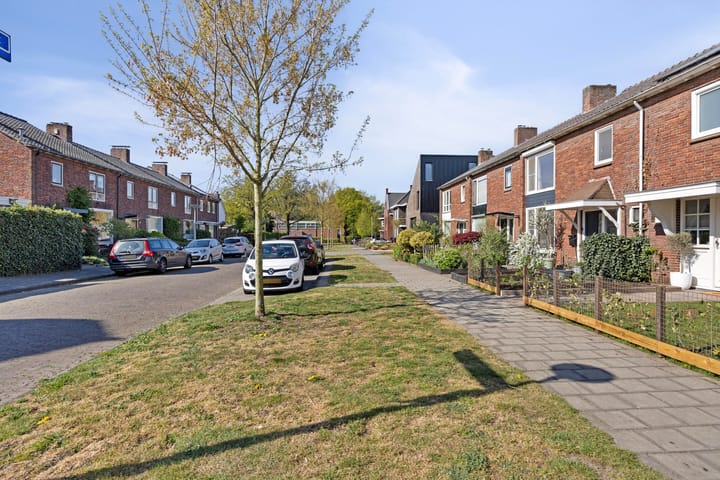 Foto 2 van Van Hogendorpstraat 4